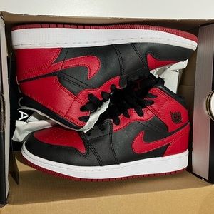 Air Jordan 1 Mid ‘Banned’ Nike